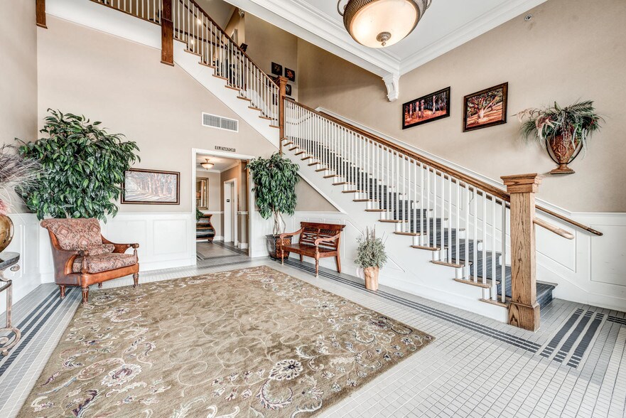 More Photos Of 1100 Parker Sq, Flower Mound Office For Lease