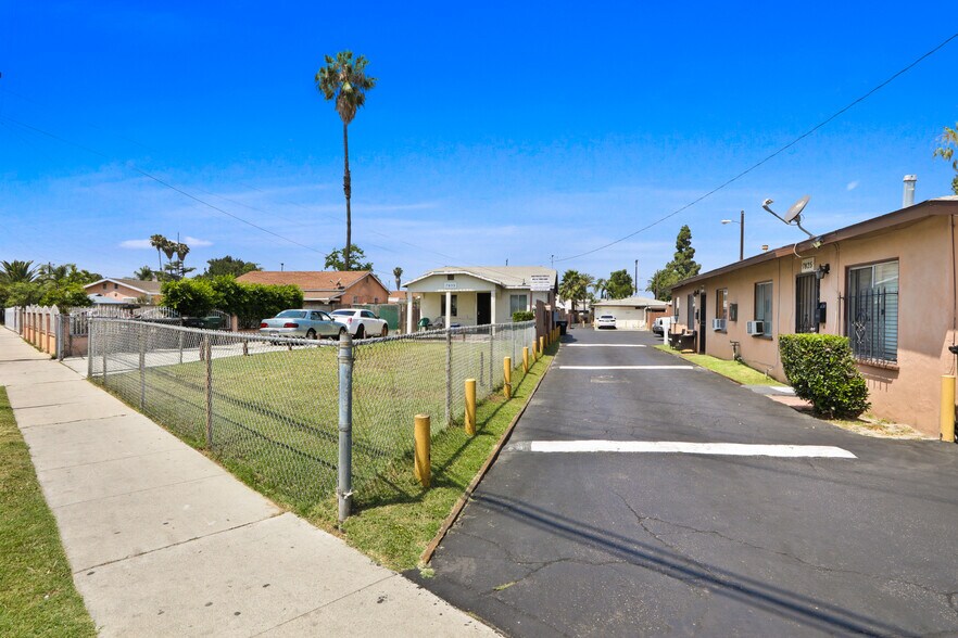 Primary Photo Of 7825 Jaboneria Rd, Bell Gardens Apartments For Sale