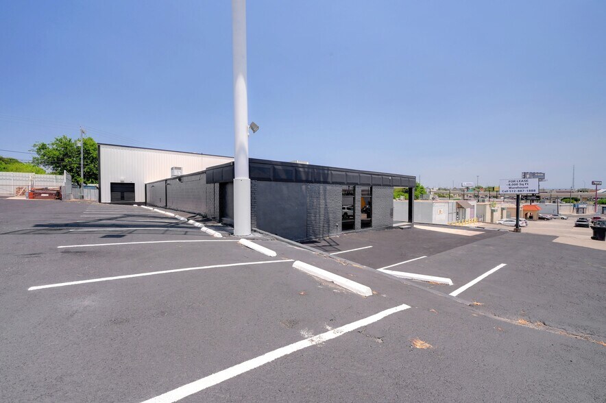 More Photos Of 5715 Kenwick St, San Antonio Warehouse For Lease