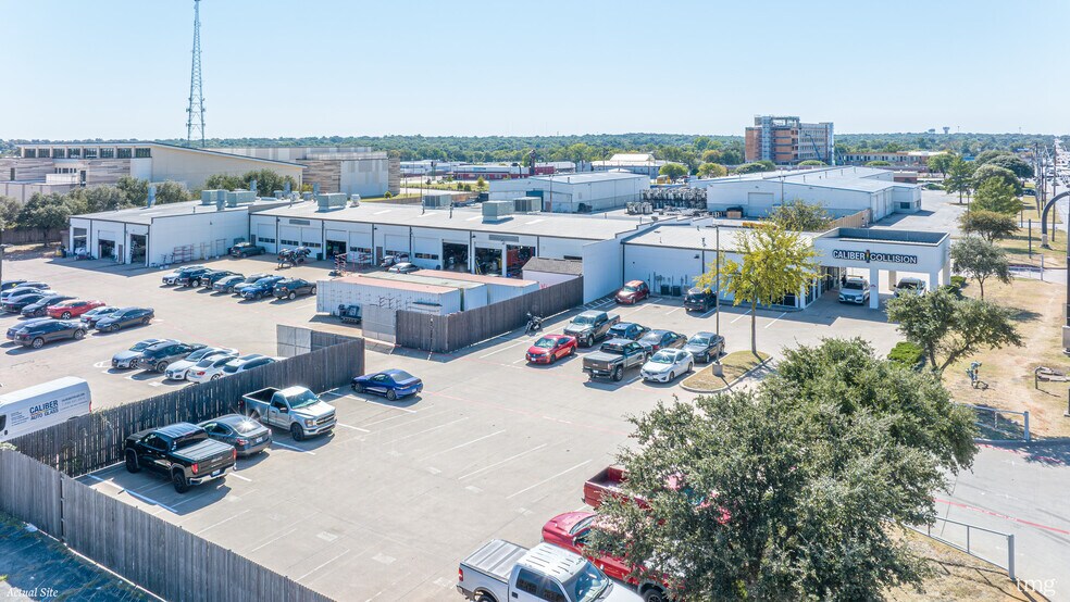 More Photos Of 401 N Collins St, Arlington Freestanding For Sale