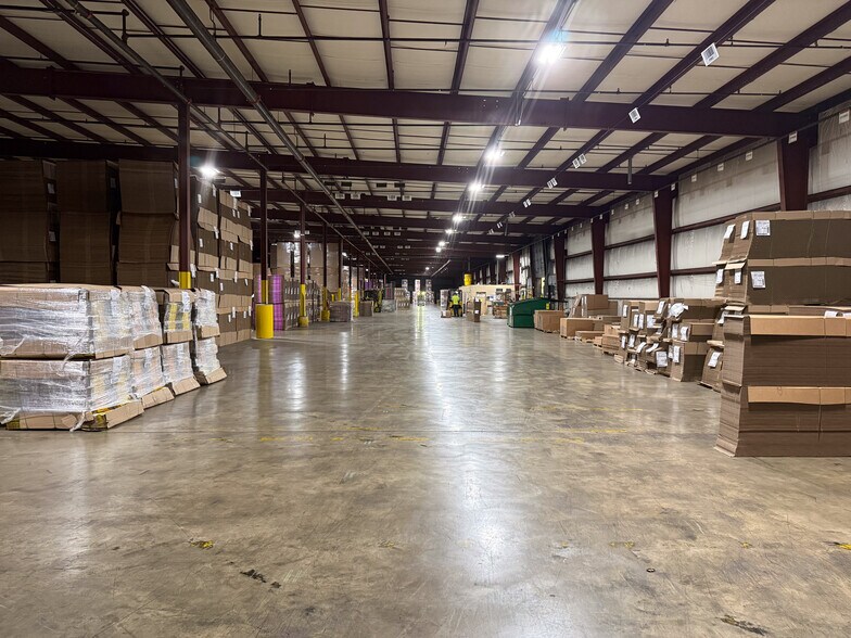 More Photos Of 311 N Linwood Ave, Appleton Warehouse For Lease