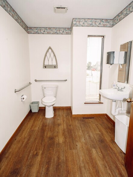 More Photos Of 603 N State St, Girard Medical For Sale