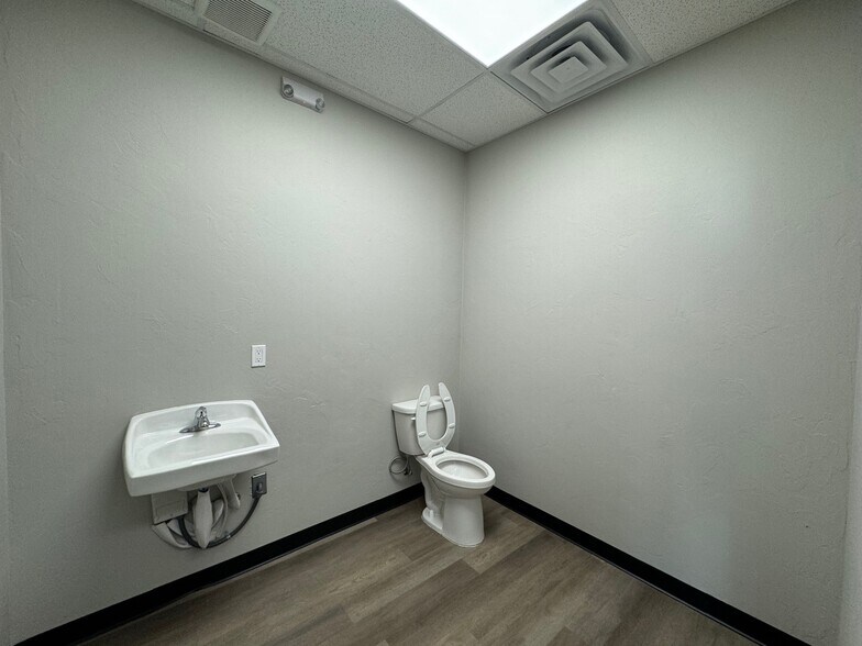 More Photos Of S Sara Rd & SW 89th St, Mustang Unknown For Lease