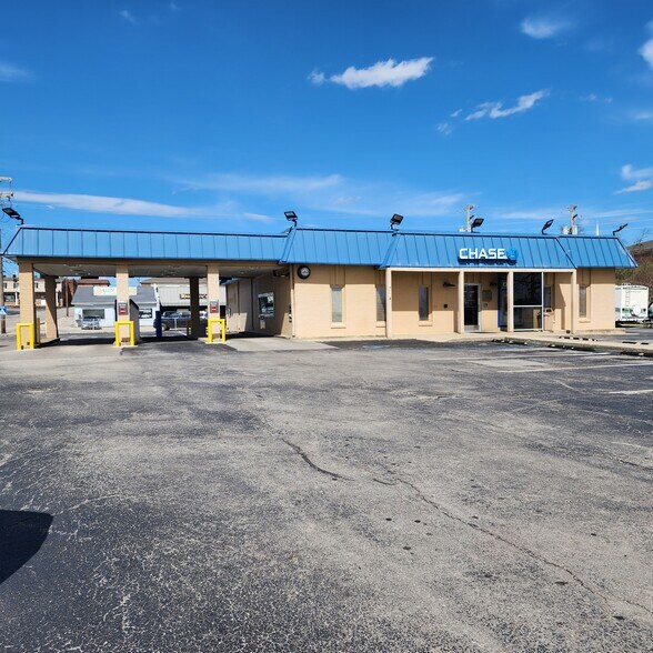 Primary Photo Of 405 Leighway Dr, Richmond Bank For Sale