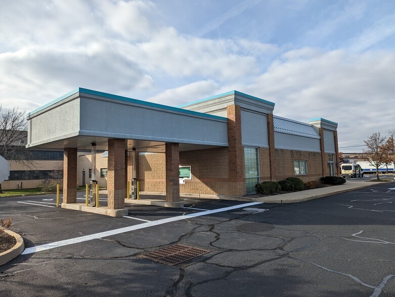 More Photos Of 136 Talmadge Rd, Edison Unknown For Lease