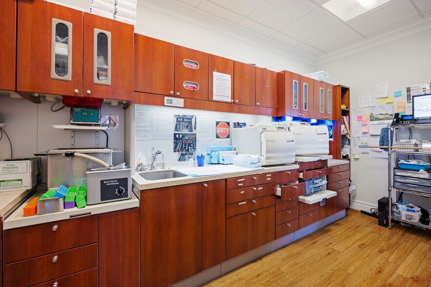 More Photos Of 10611 Greenyard Way, Chester Medical For Sale