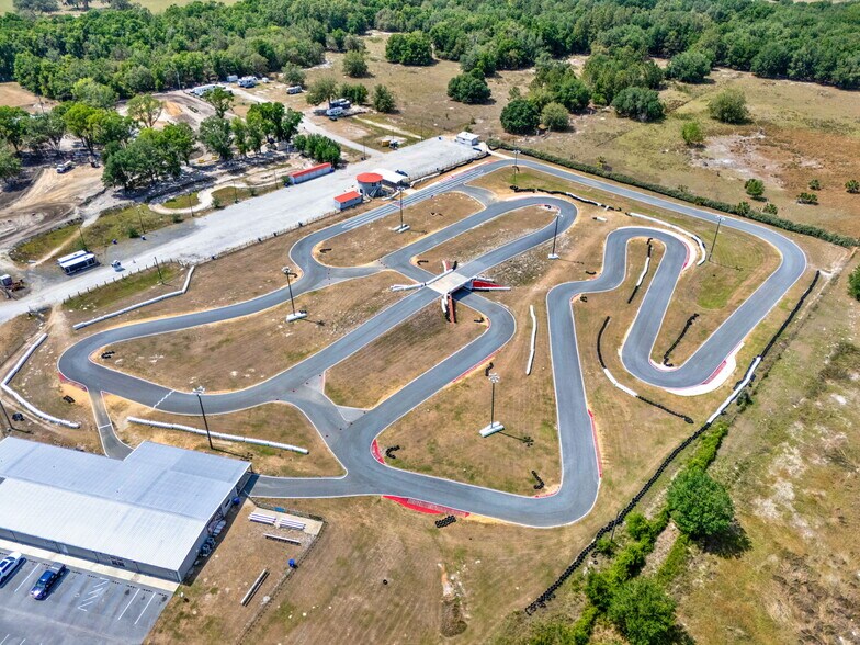 More Photos Of 5821 Pit Rd, Bushnell Flex For Sale