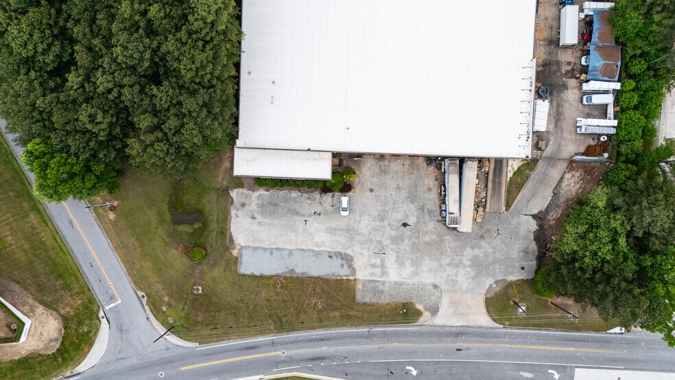 More Photos Of 6480 Best Friend Rd, Norcross Showroom For Lease