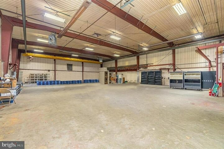More Photos Of 122 Beech St, Carlisle Light Distribution For Lease
