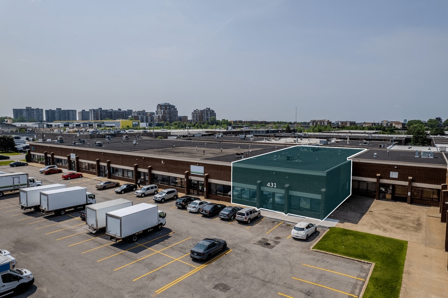 More Photos Of 295-455 Deslauriers Rue, Saint-Laurent Warehouse For Lease