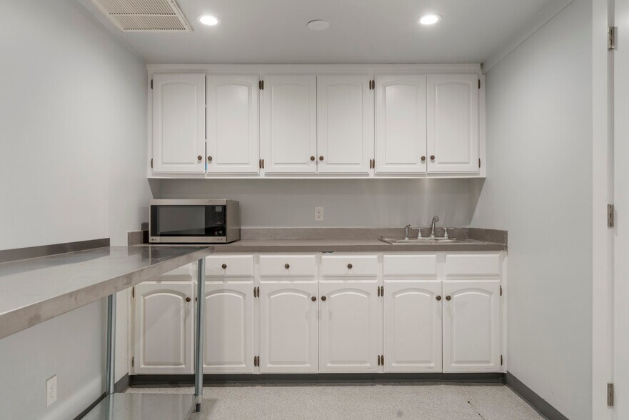 More Photos Of 5440 S 101st East Ave, Tulsa Warehouse For Sale