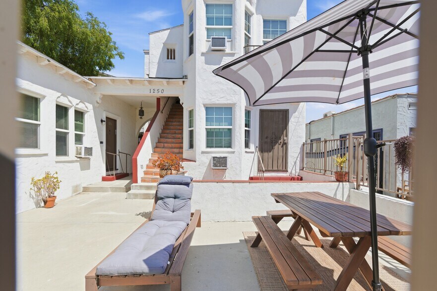 More Photos Of 1250 N Mariposa Ave, Los Angeles Apartments For Sale