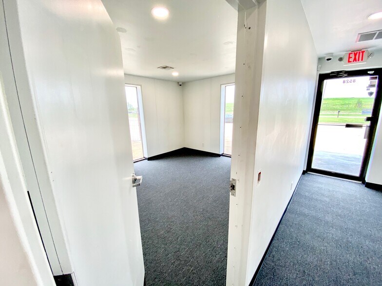 More Photos Of 8528 W Reno Ave, Oklahoma City Manufacturing For Lease