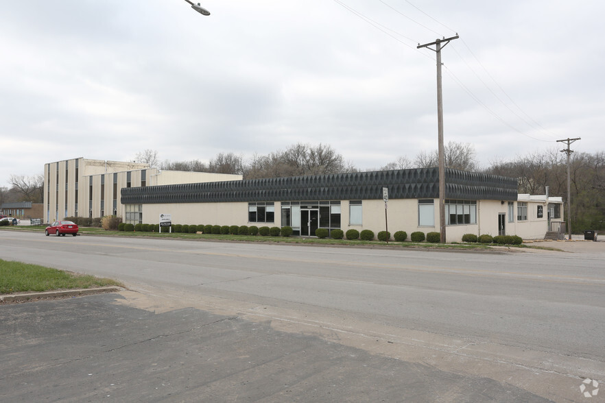 Primary Photo Of 5520-5542 Raytown Rd, Raytown Light Manufacturing For Sale