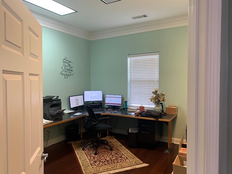 More Photos Of 1825 Lockeway Dr, Alpharetta Office For Sale