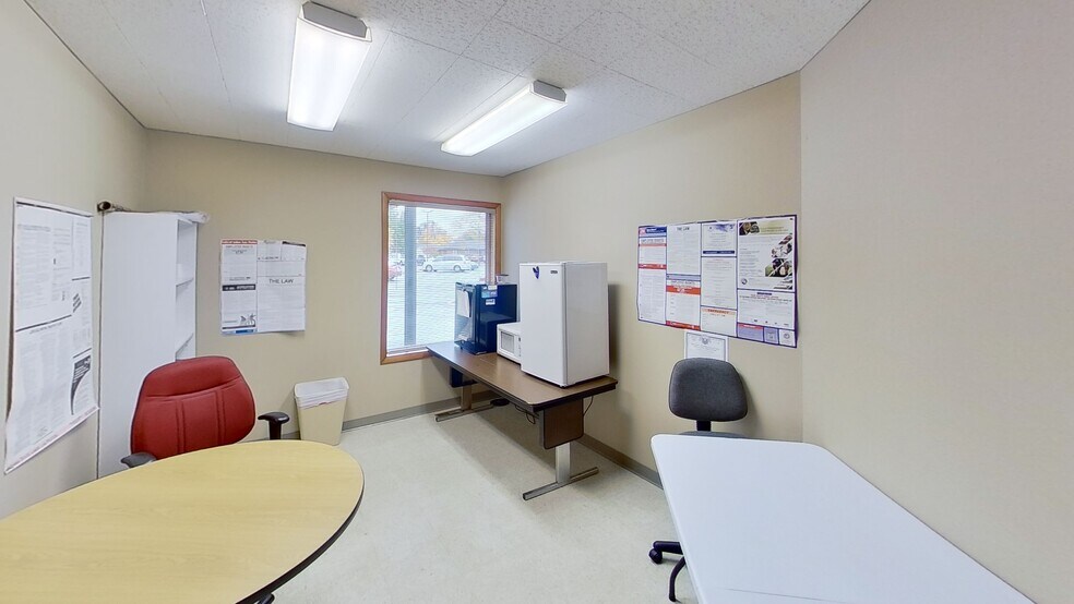 More Photos Of 502 Wall St, Valparaiso Medical For Lease
