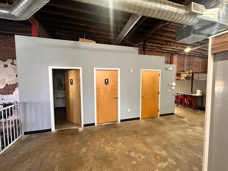More Photos Of 1235 W Morehead St, Charlotte Office For Lease