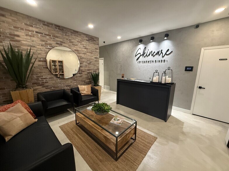 More Photos Of 7029 S Tamiami Trl, Sarasota Office For Lease