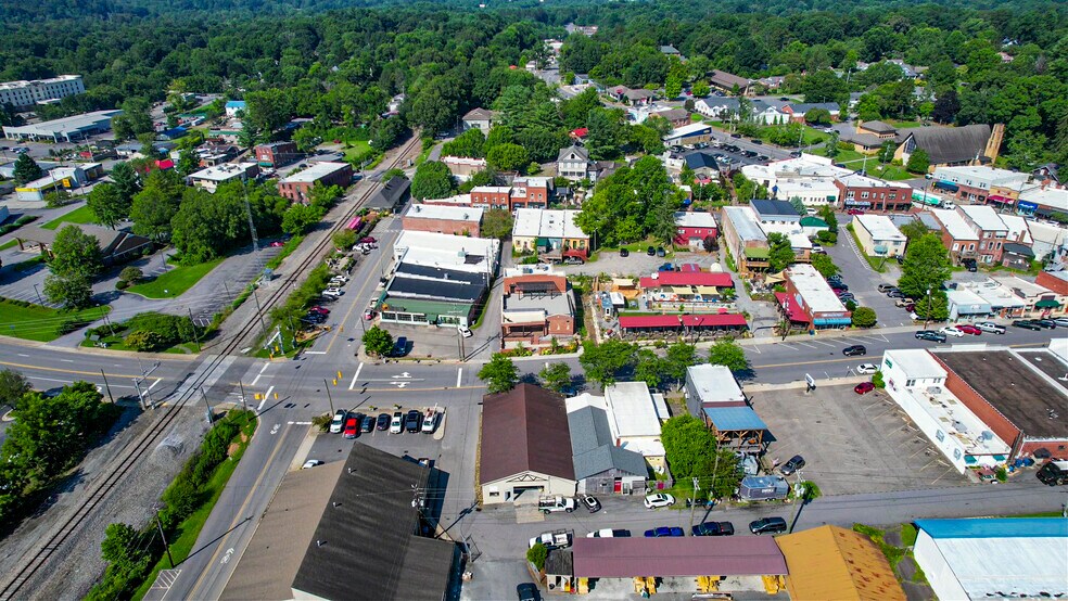 More Photos Of 128 Broadway St, Black Mountain Restaurant For Sale