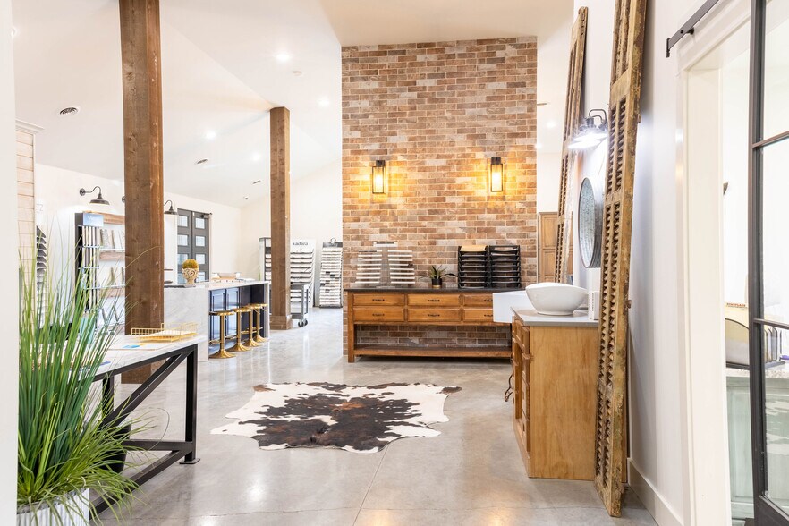 More Photos Of 5830 Highway 231 S, Castalian Springs Showroom For Sale
