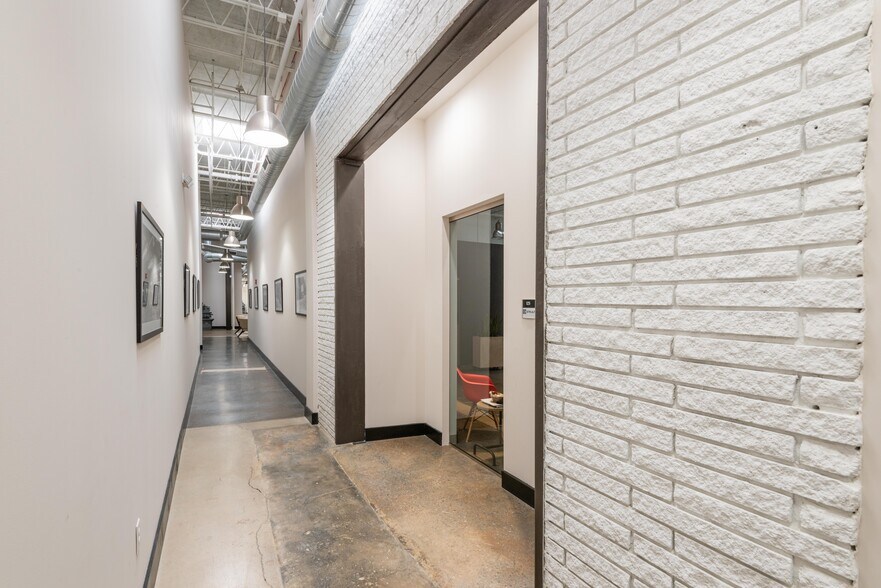 More Photos Of 5553 Peachtree Rd, Chamblee Loft Creative Space For Lease