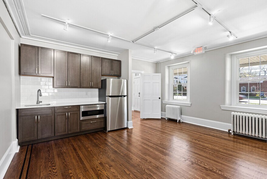 More Photos Of 37 E Germantown Pike, Plymouth Meeting Office For Sale