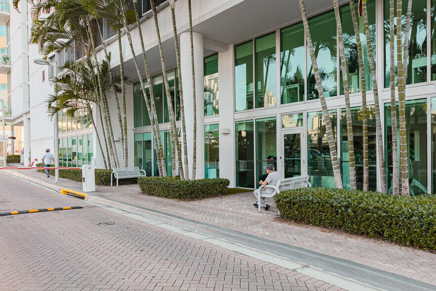 More Photos Of 350 S Miami Ave, Miami Apartments For Sale