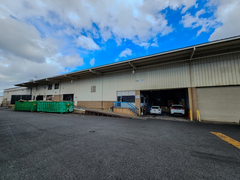 Primary Photo Of 2312 Kamehameha Hwy, Honolulu Warehouse For Lease