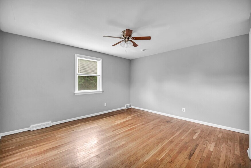 More Photos Of 885 S Green Rd, Cleveland Apartments For Sale