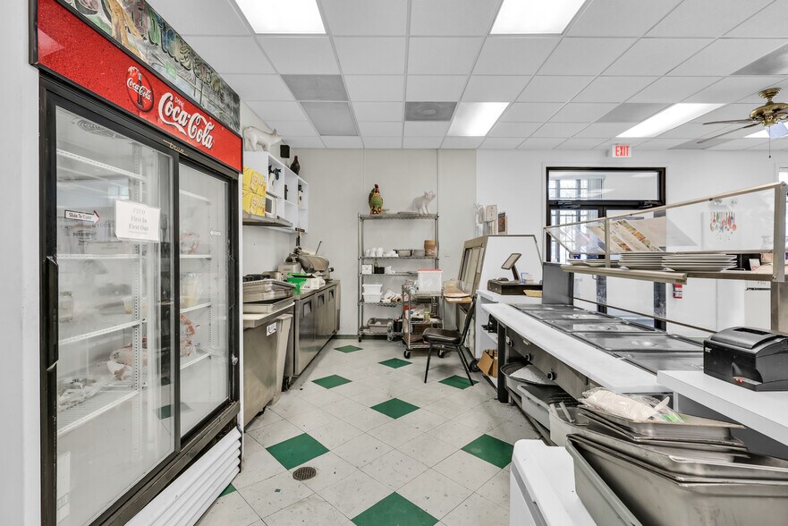 More Photos Of 114 Horizon Park Dr, Savannah Restaurant For Sale