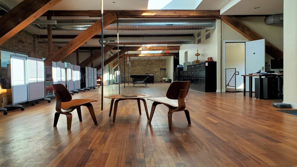 More Photos Of 831 Chicago Ave, Evanston Storefront Retail Office For Sale