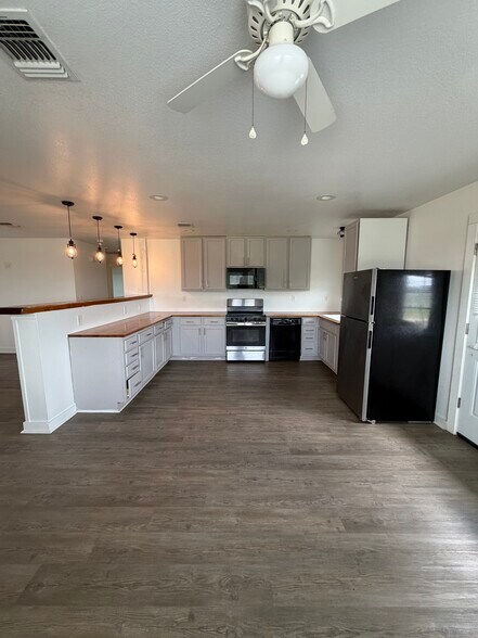 More Photos Of 3464 County Road 100, Hutto Land For Lease