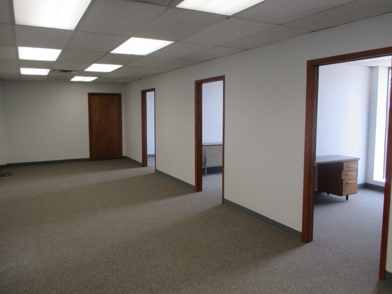 More Photos Of 1446 Reynolds Rd, Maumee Office For Lease