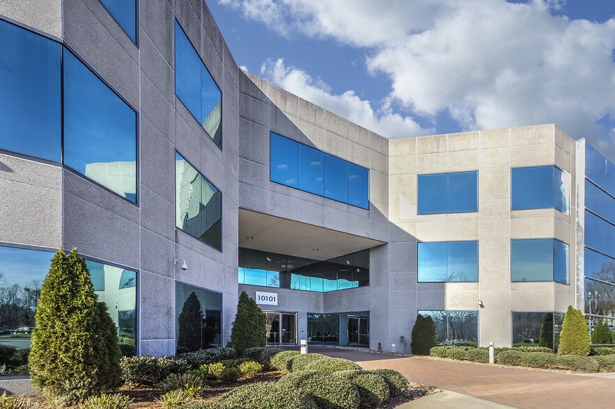 More Photos Of 10101 David Taylor Dr, Charlotte Office For Lease