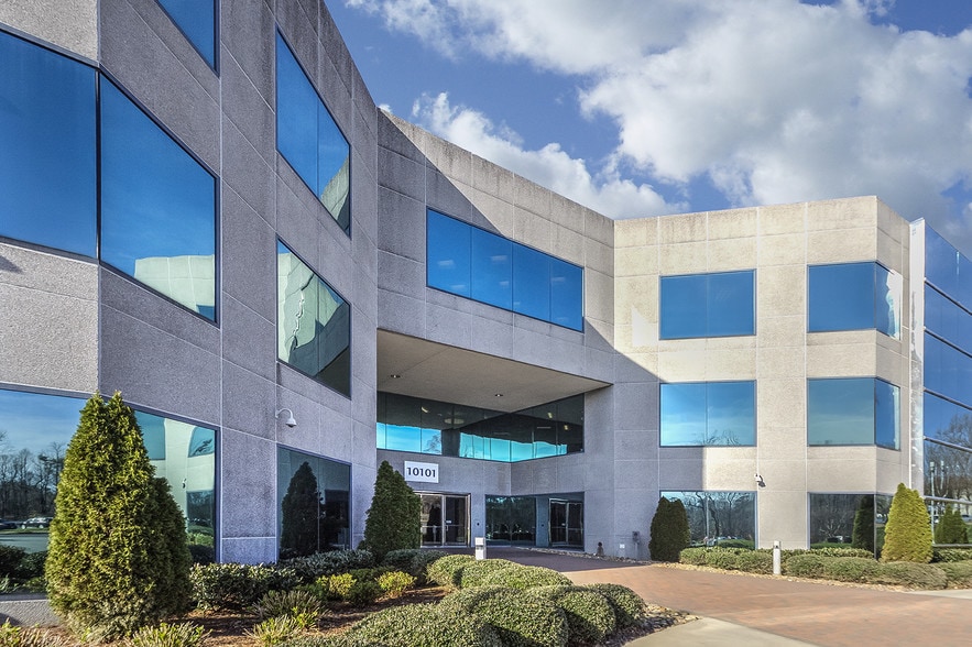 More Photos Of 10101 David Taylor Dr, Charlotte Office For Lease