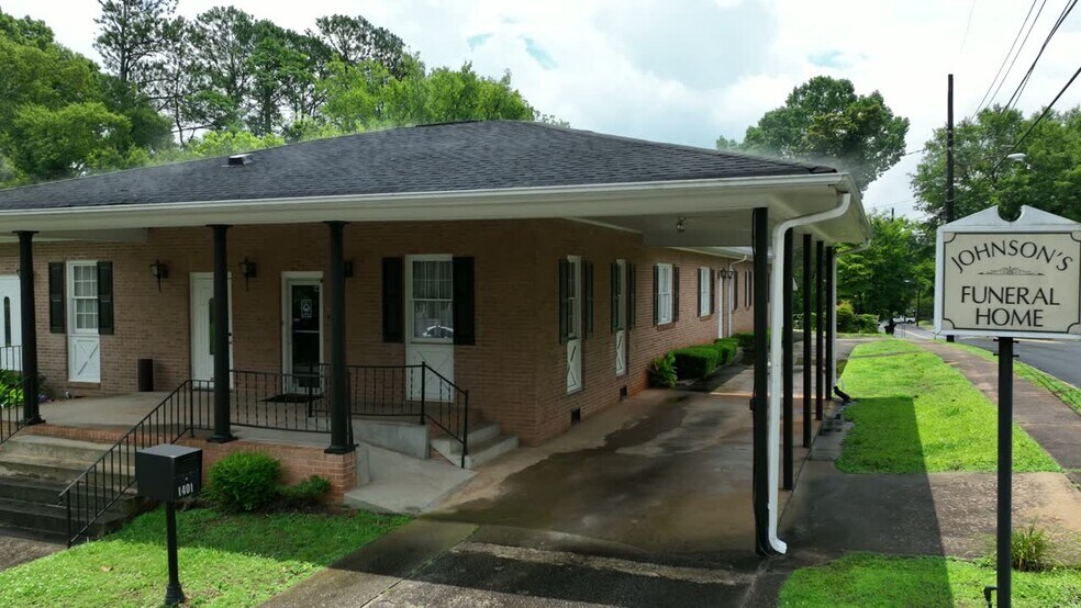 Primary Photo Of 1401 S Fant St, Anderson Funeral Home For Sale