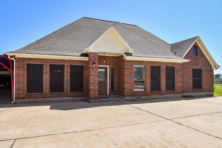 More Photos Of 1411 1/2 Guadalupe St, Stafford Office Residential For Sale
