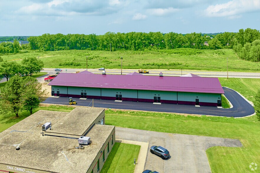 More Photos Of 10 Regency Oaks Blvd, Rochester Warehouse For Lease