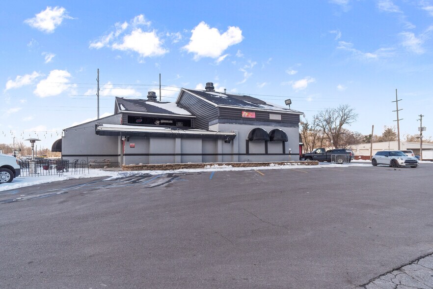 More Photos Of 2440 W Jefferson Blvd, Fort Wayne Restaurant For Sale