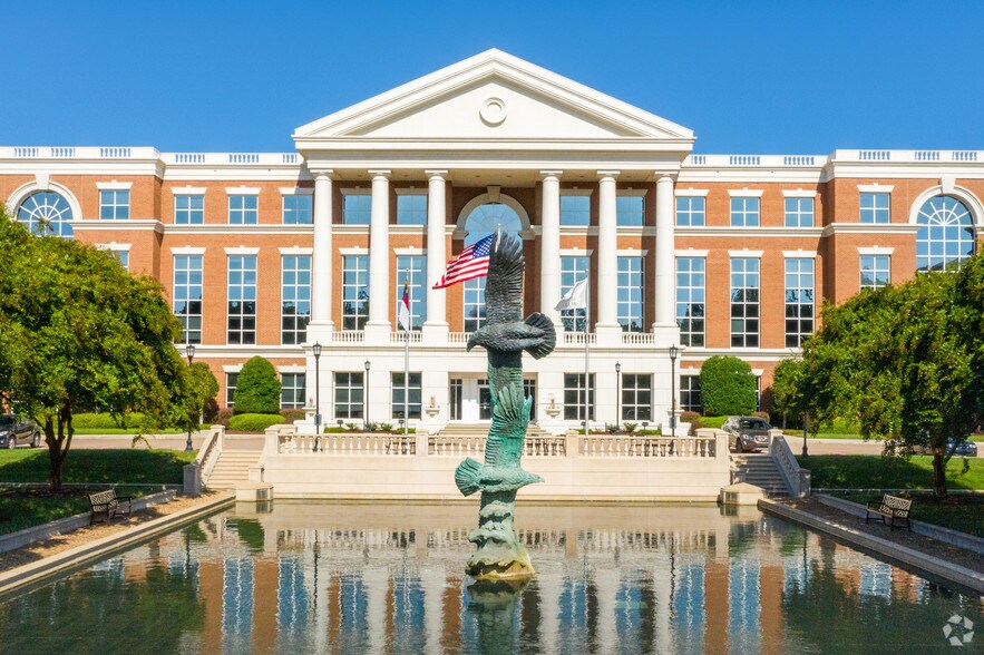 More Photos Of 6805 Carnegie Blvd, Charlotte Office For Lease