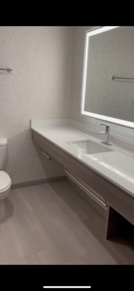 More Photos Of 3695 PA-31 East, Donegal Hotel For Sale