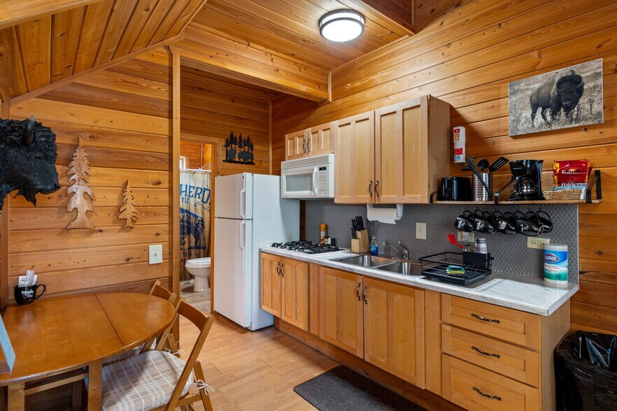 More Photos Of 1022 S Hunter Creek Dr, Payson Hotel For Sale