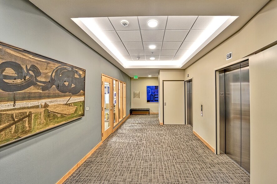 More Photos Of 2219 Rimland Dr, Bellingham Office For Lease