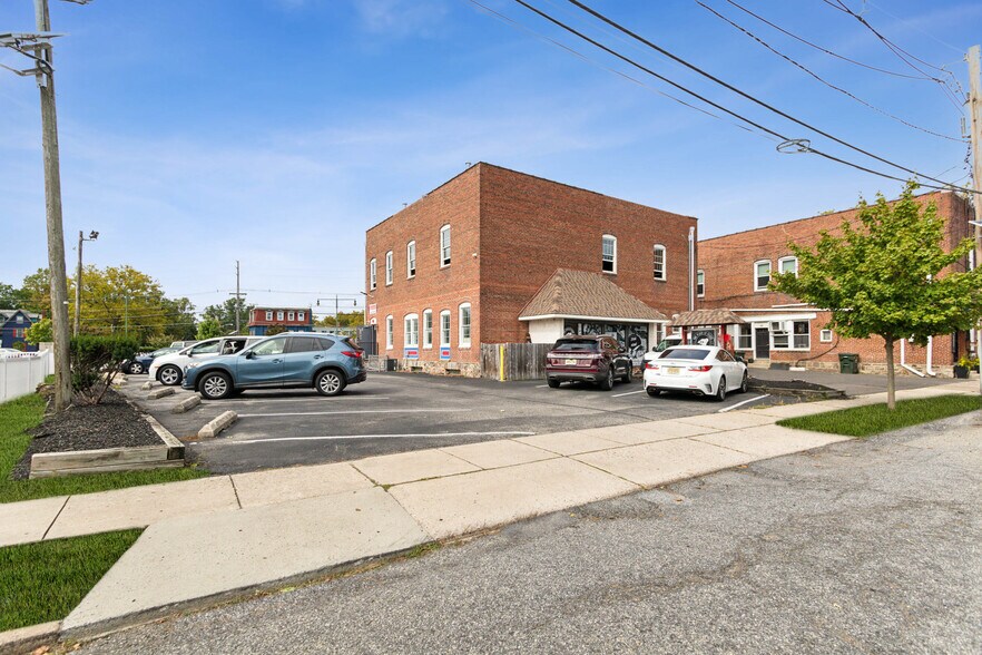 More Photos Of 600 Main St, Riverton Office For Sale