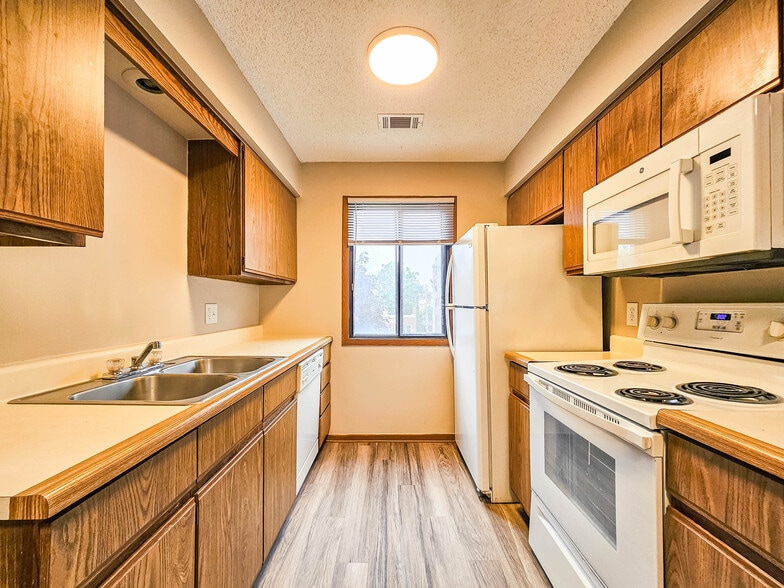 More Photos Of 218 S 38th St, Omaha Apartments For Sale