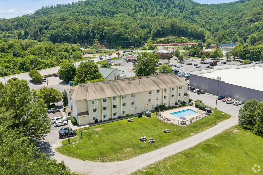 More Photos Of 674 Casino Trl, Cherokee Hotel For Sale