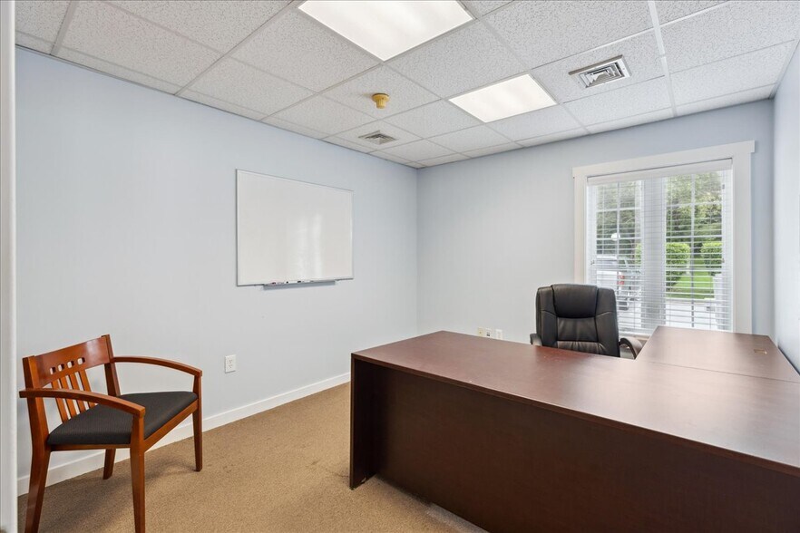 More Photos Of 10 Mystic Ln, Malvern Loft Creative Space For Sale