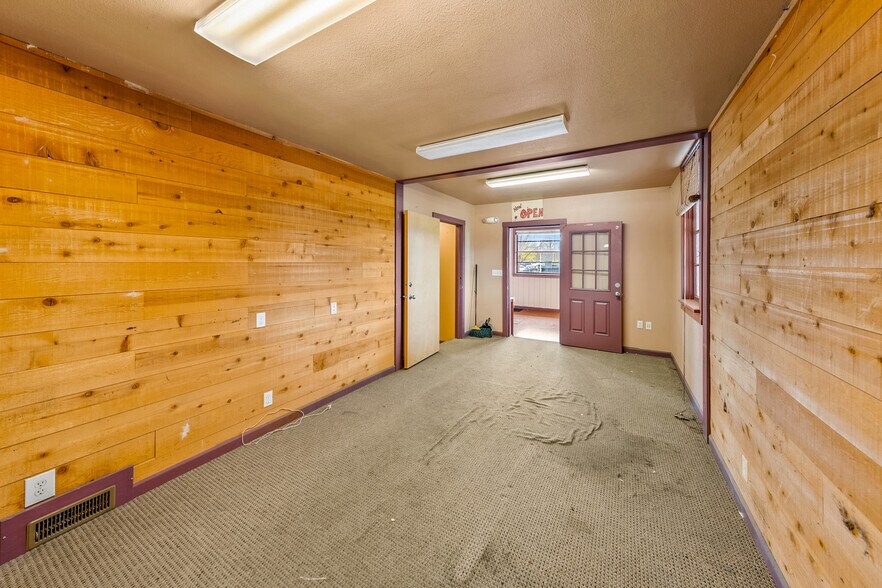 More Photos Of 211 Front St, Central Point General Retail For Sale