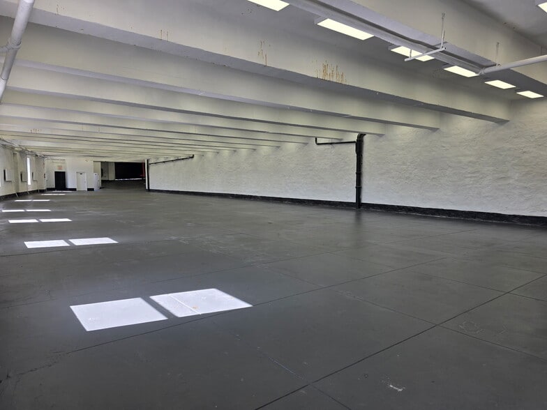 More Photos Of 305 E 182nd St, Bronx Light Manufacturing For Sale