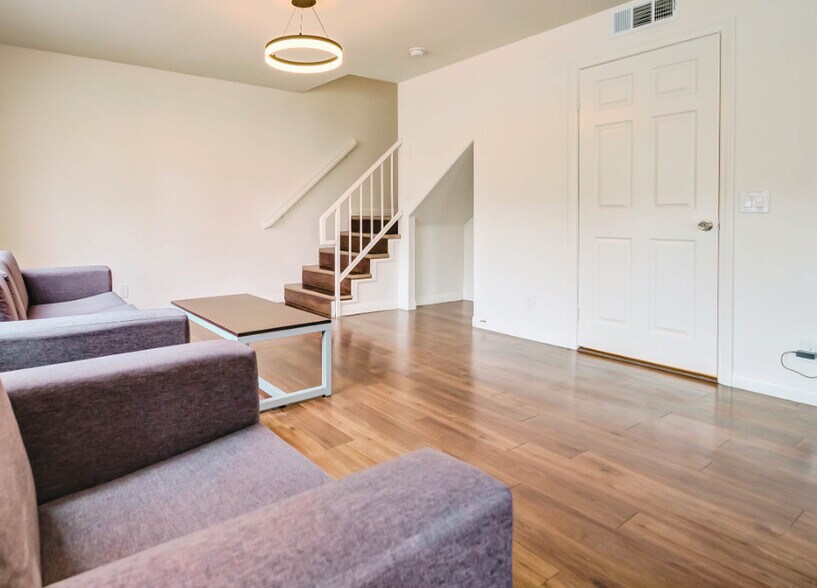More Photos Of 2370 Portland St, Los Angeles Apartments For Sale